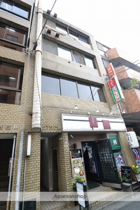 STSビルの外観