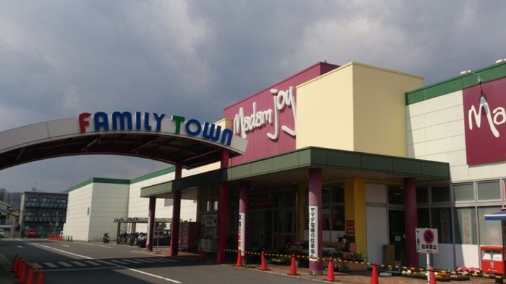 ファミール三筋 B棟の周辺