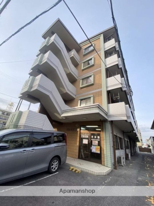 ビレッジ中央の外観