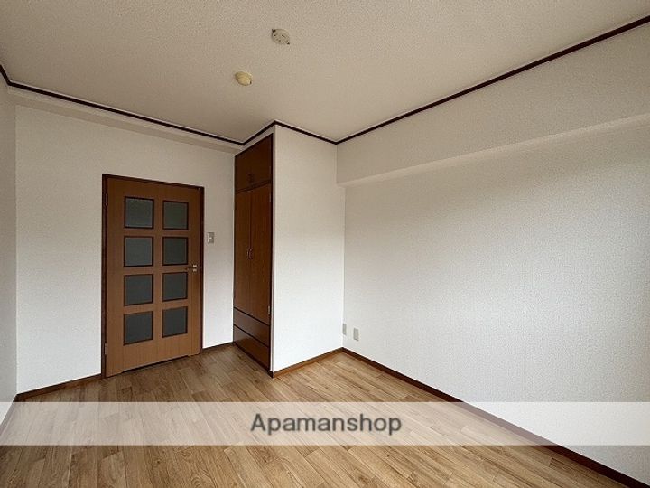 第六若宮ビルの居間