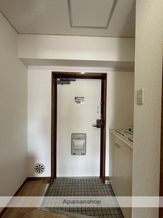 第六若宮ビルの玄関