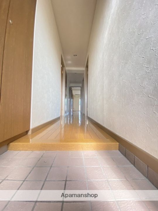 ホウライツルビルの玄関