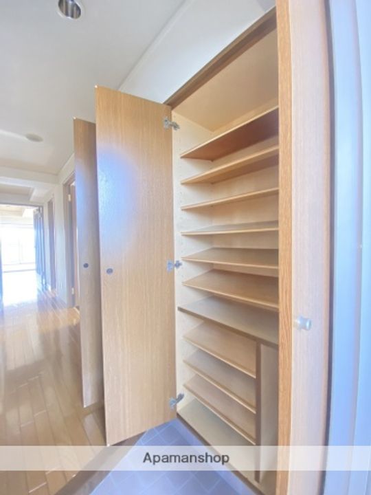 ホウライツルビルの内装