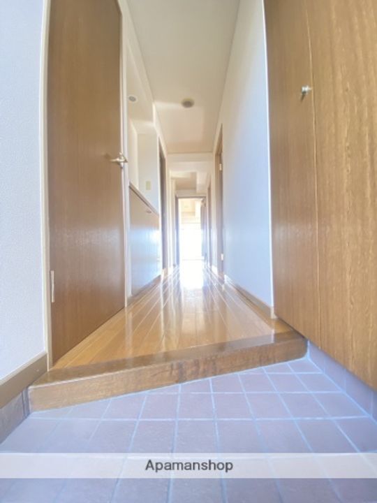 ホウライツルビルの玄関