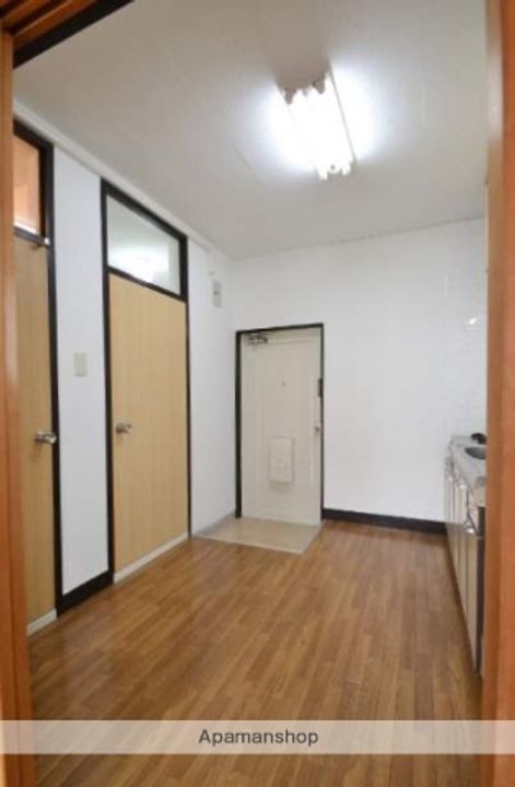 吉村ビルの居間