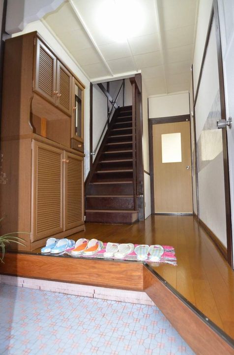 広島県広島市安佐南区大町西1丁目(一戸建)の賃貸物件の玄関