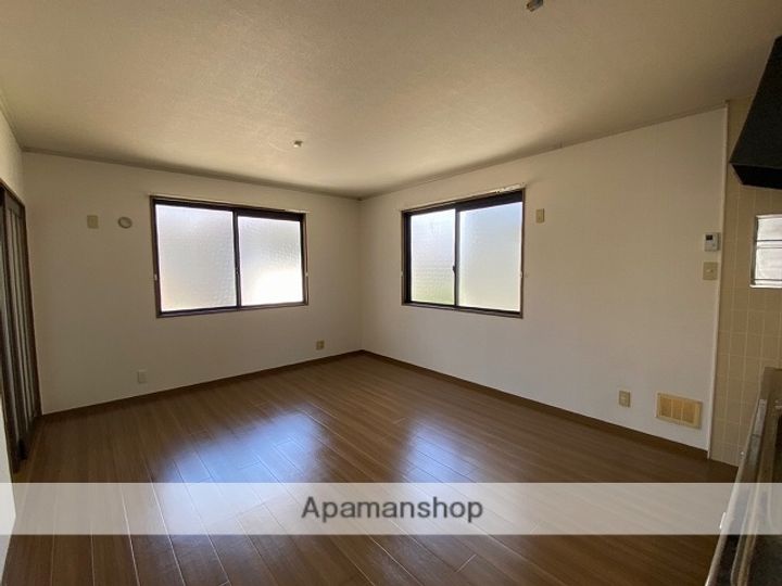 メゾン西口の居間