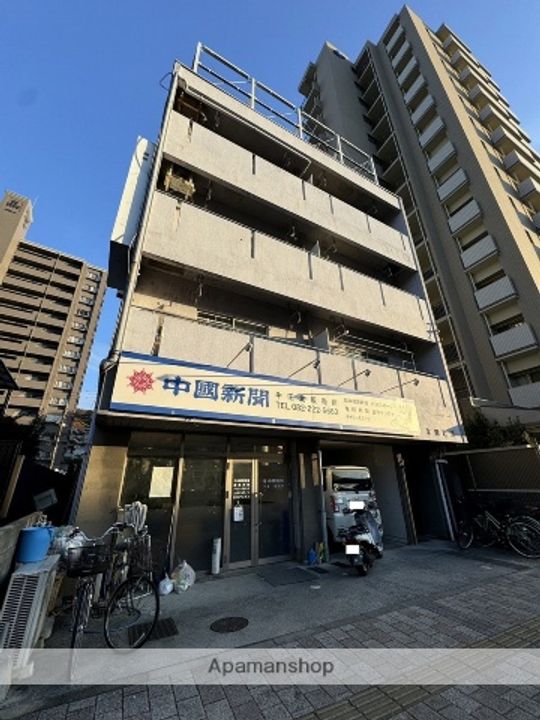 上原ビルの外観