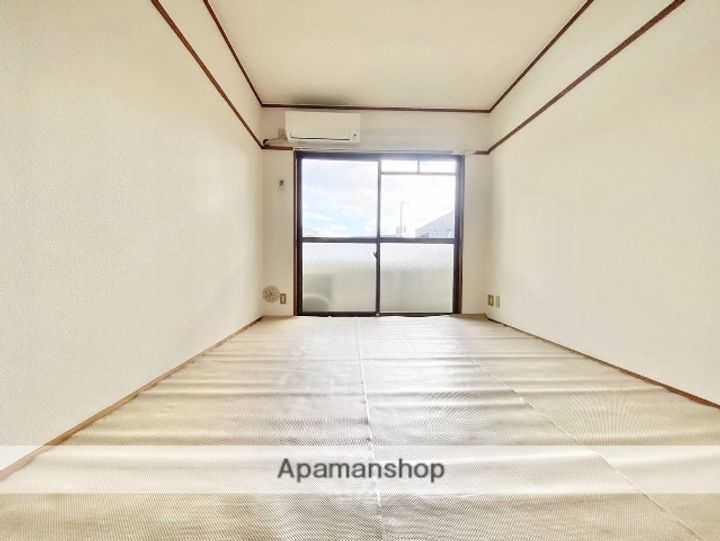 プレアール庚午中の居間