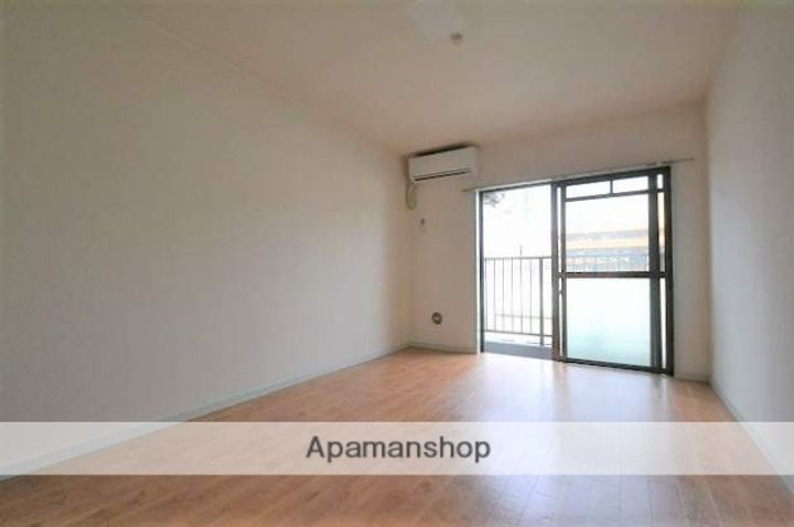 シャトーミナミの居間