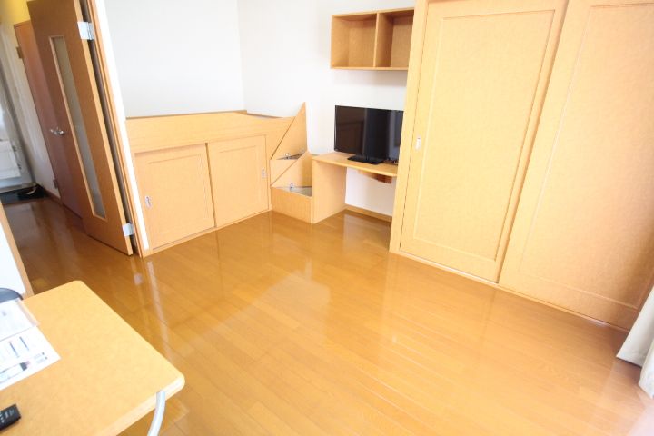 レオパレスGREEN HILLの居間