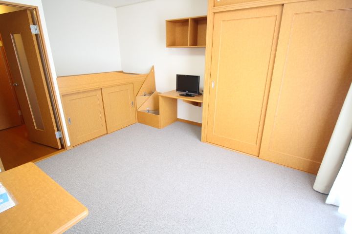 レオパレスGREEN HILLの居間