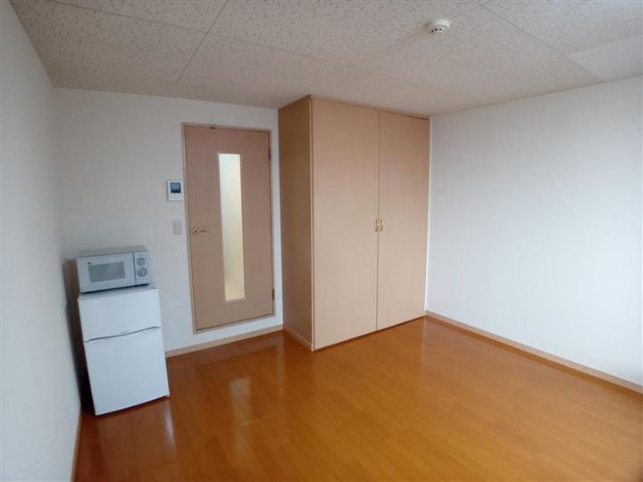 レオパレス泉106の居間