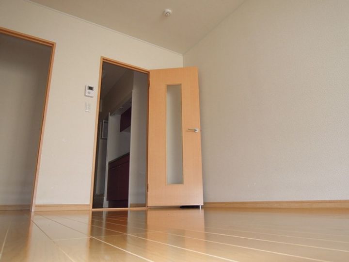 レオパレスリバーサイドにしろく404の居間