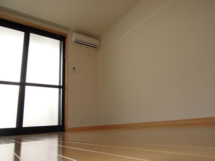 レオパレスリバーサイドにしろく404の居間