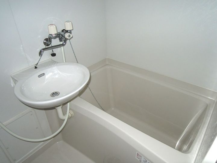 レオパレスリバーサイドにしろく404の風呂