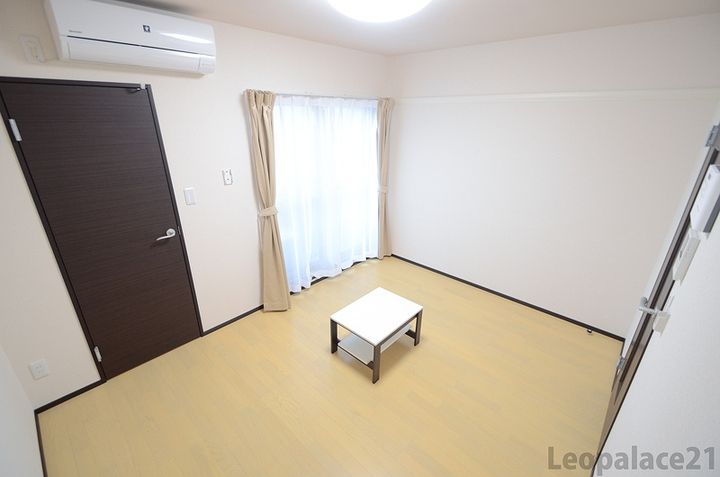 クレイノ西川口301の居間
