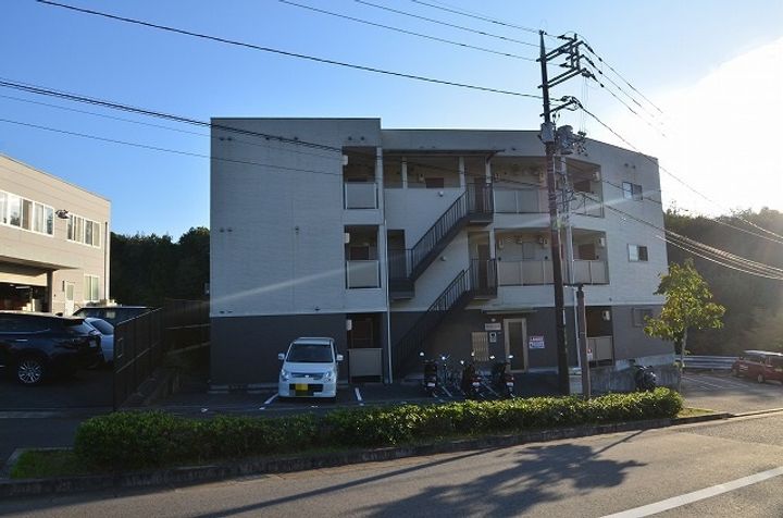 広島県広島市安佐南区大塚東2丁目の賃貸アパートの外観