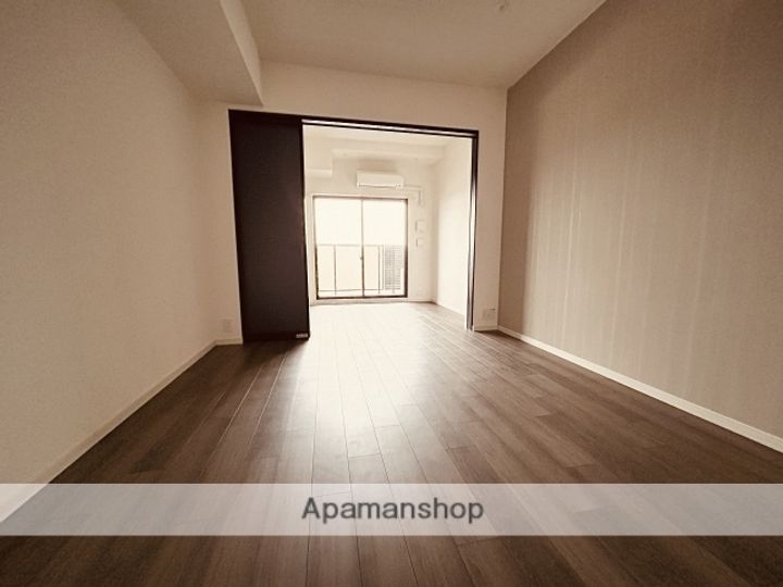 S−RESIDENCE空港通りAWESOMEの居間