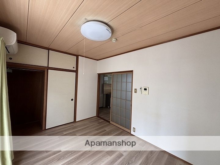 フローレンス1番館の居間