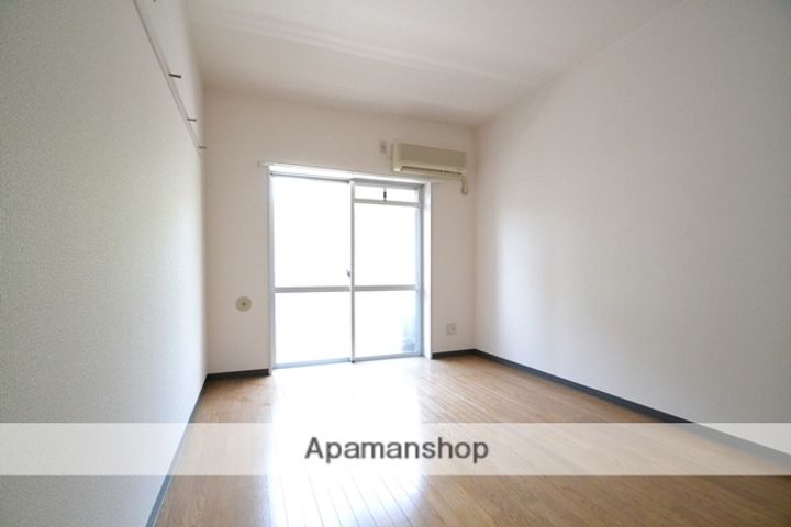 新庄パークビルの居間