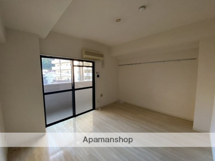 アベニュー牛田新町の居間