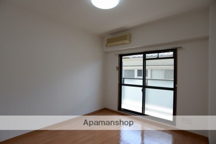 アドラー隅本の内装