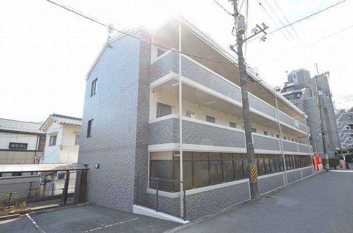 アドラー隅本の外観