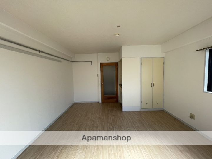 ワイアンドワイ宝町ビルの内装