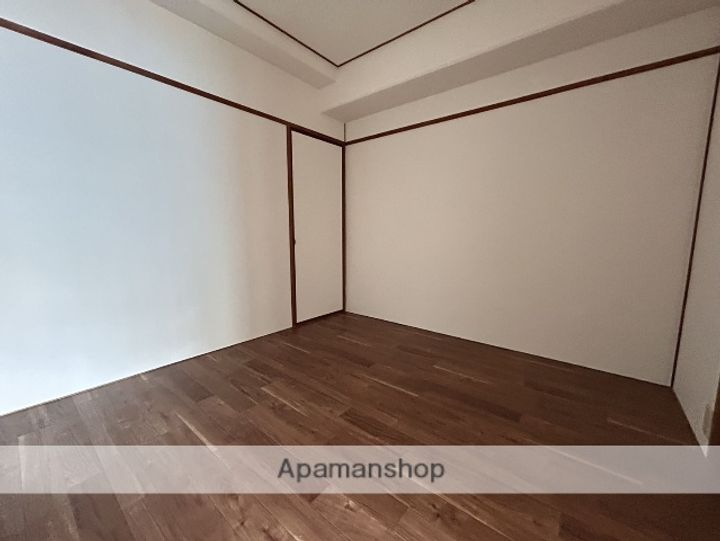 横川ラックビルの内装