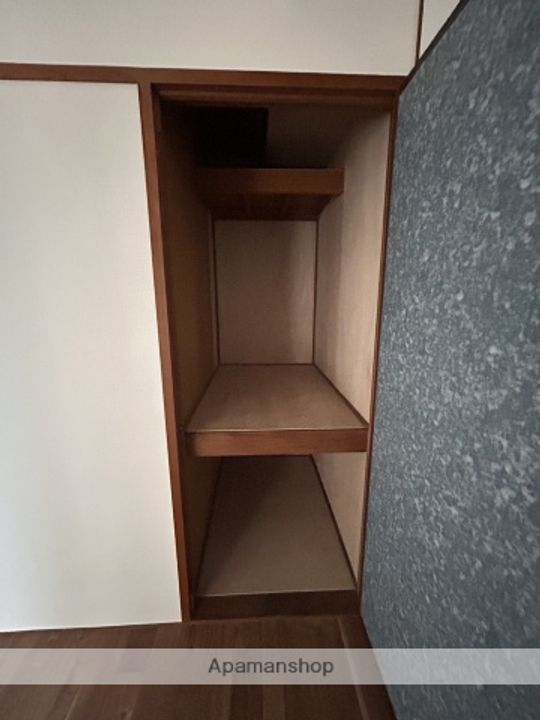 横川ラックビルの内装