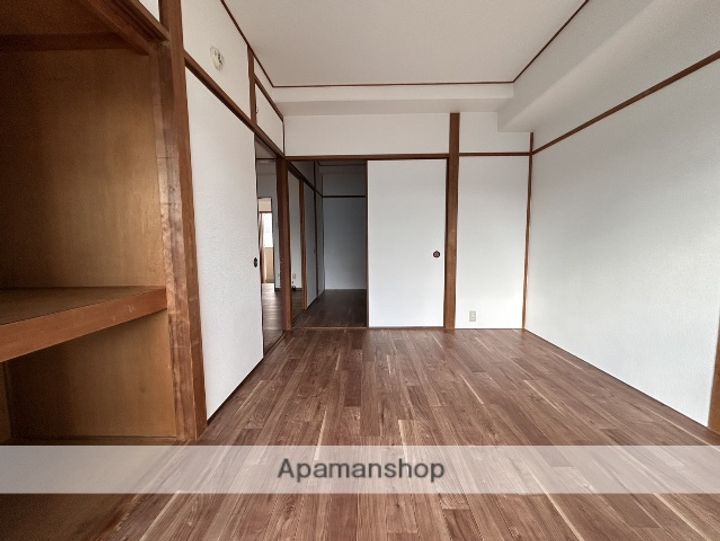 横川ラックビルの内装