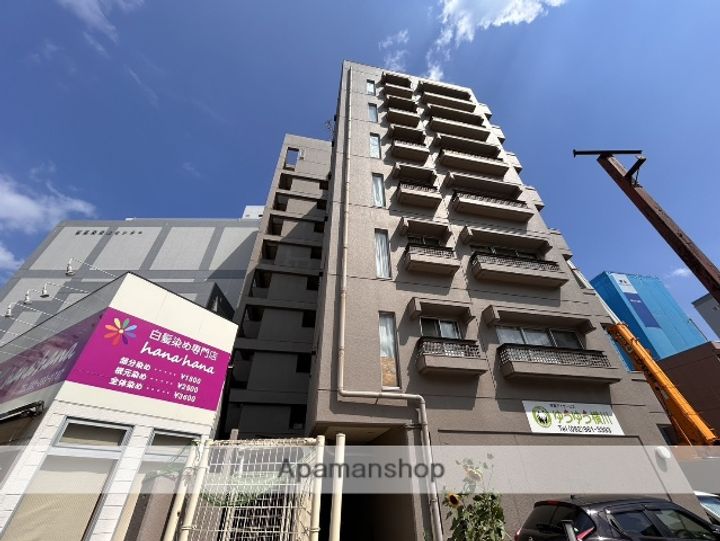 横川ラックビルの外観