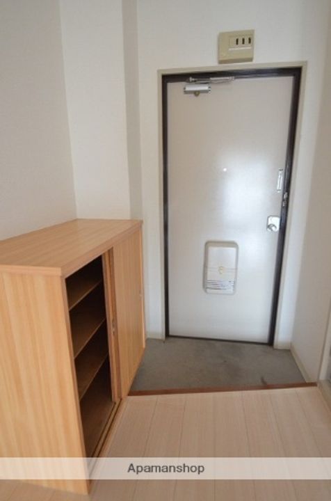 中島ビルの玄関