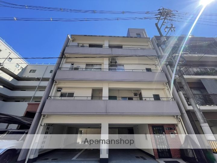 山根ビルの外観