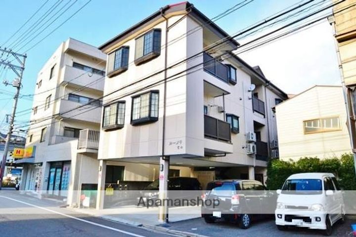 カーメラ冨田の外観