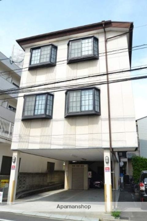 カーメラ冨田の外観