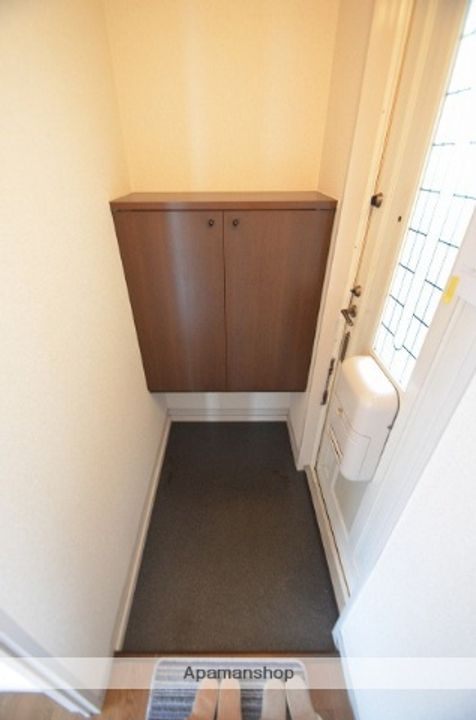 広島県広島市安佐南区山本3丁目の賃貸アパートの玄関
