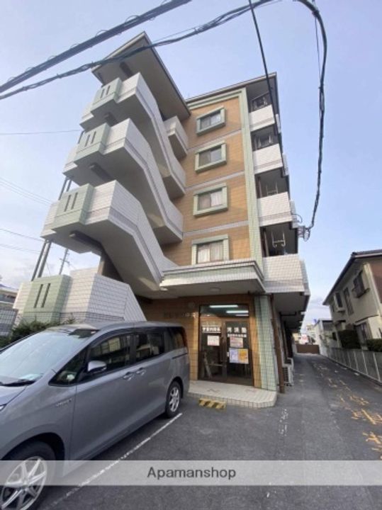 ビレッジ中央の外観