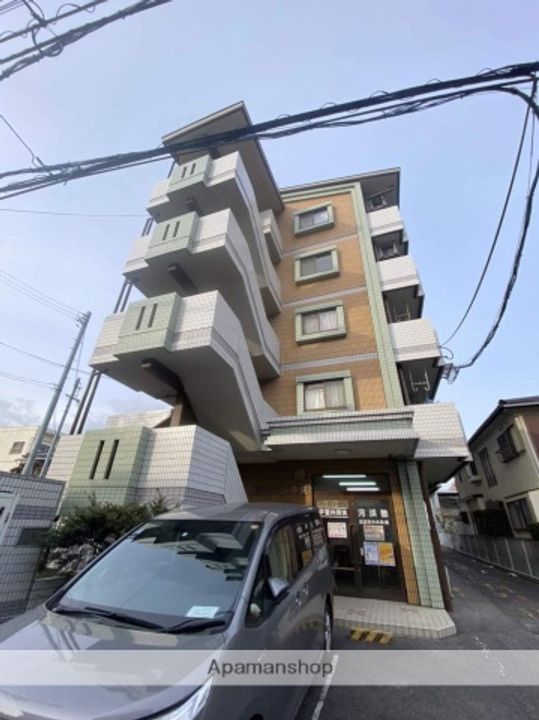 ビレッジ中央の外観