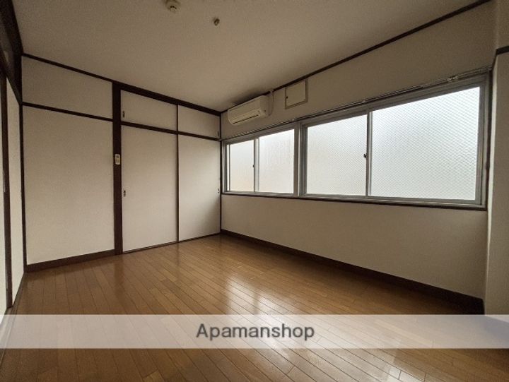 ますもとビルの居間