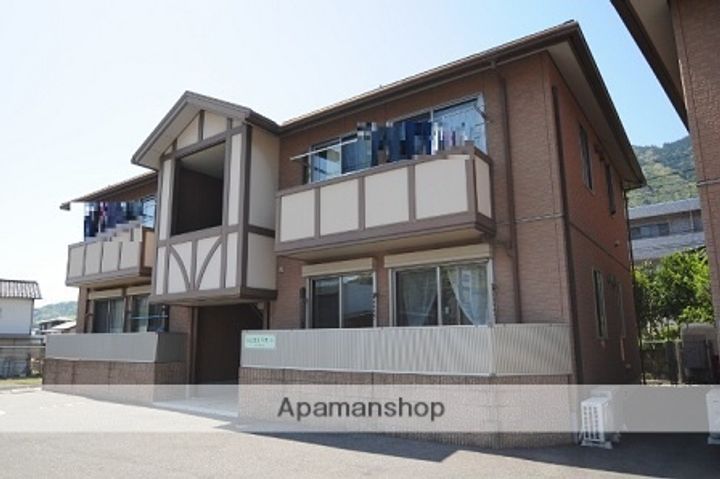 ジェネス八木 A棟の外観