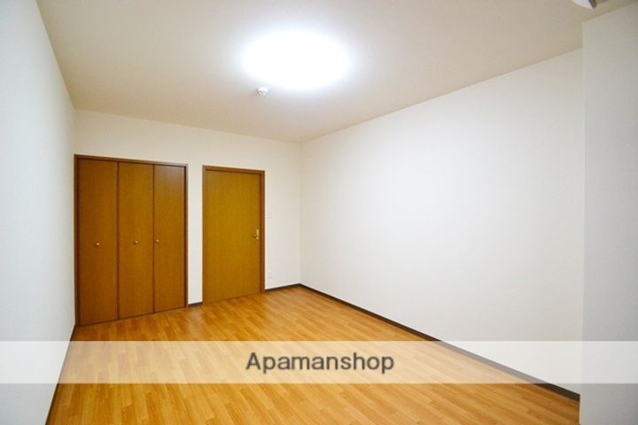 シャトー広島812の居間