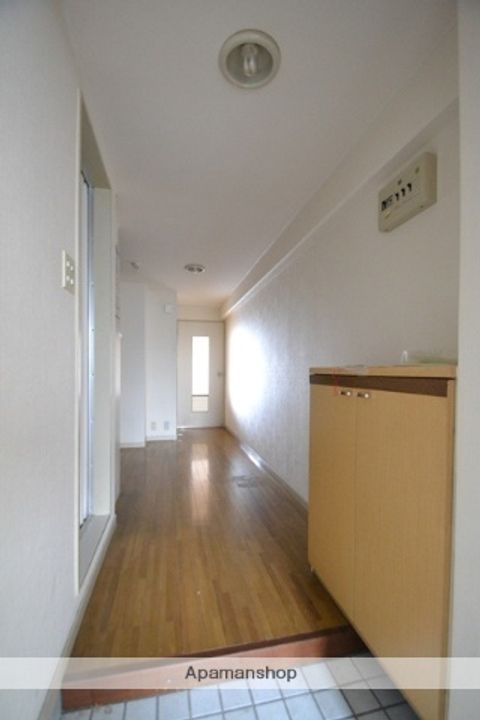 ロイヤルOSの玄関