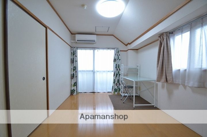 セブンインビルの居間