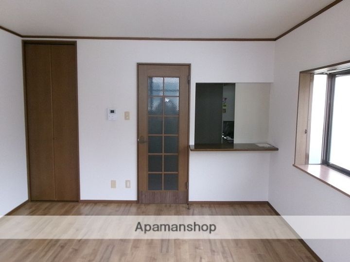 グラース中島壱番館の居間