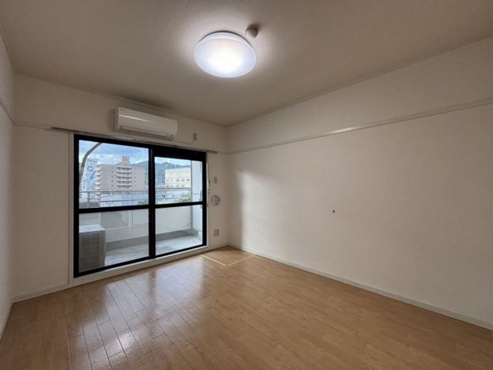 房尾本店横川ビルの内装