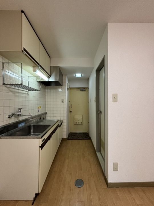 房尾本店横川ビルの玄関