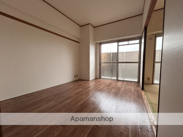 リバーサイド観音の居間