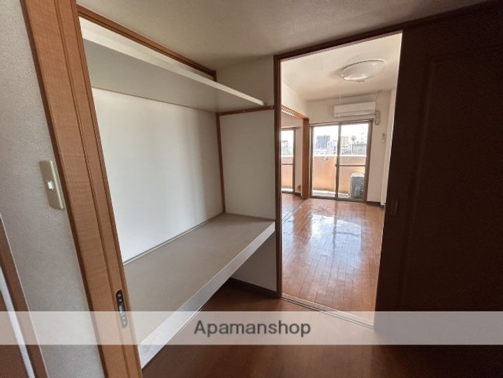 アティール観音の内装